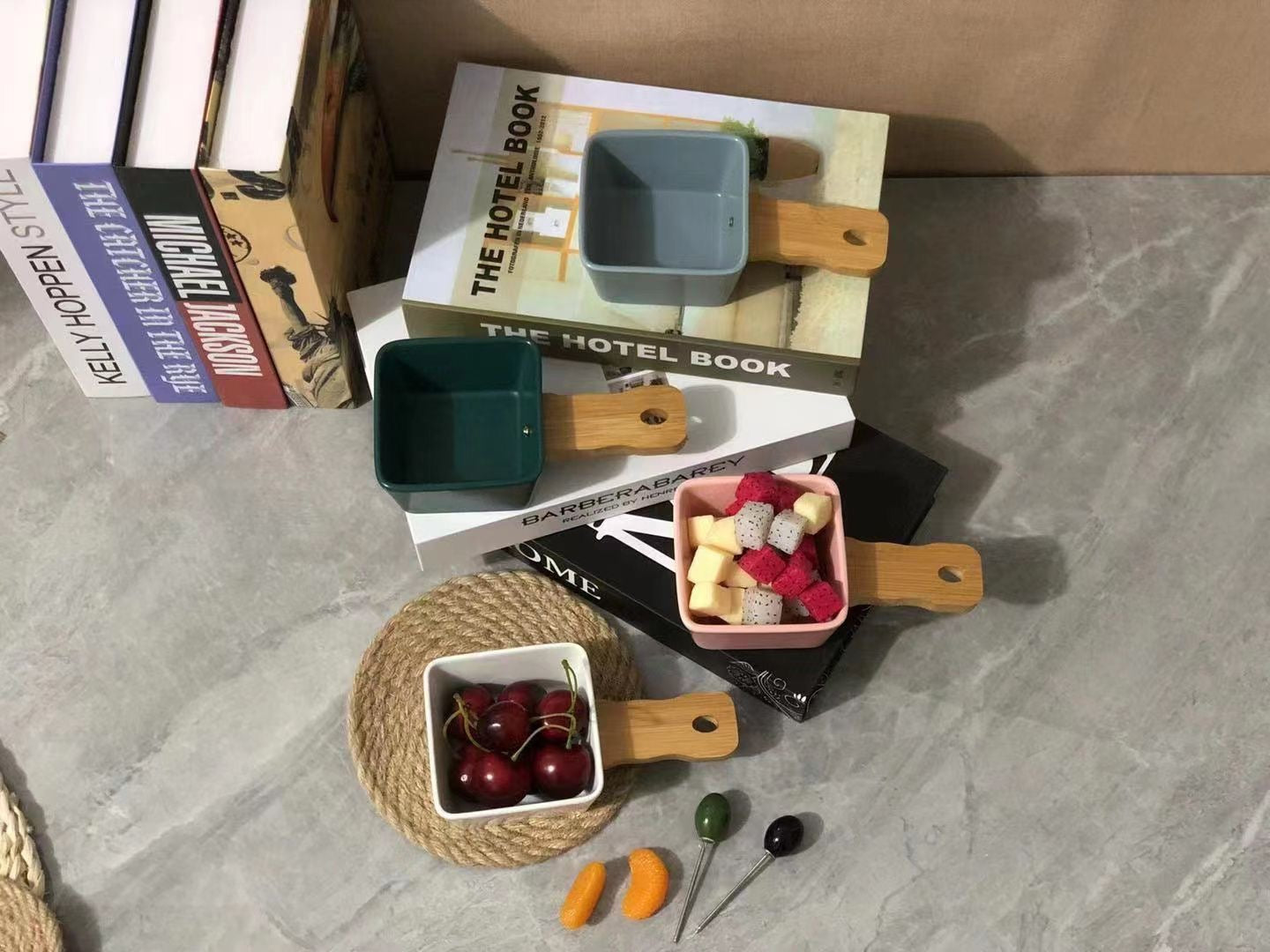 Mini bowl with handle