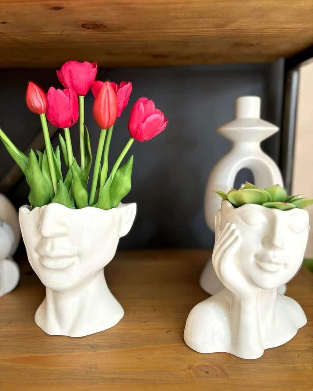 men face ceramic vase,
face vase,
ceramic decorative vase,
modern home decor,
sculptural vase,
artistic flower vase