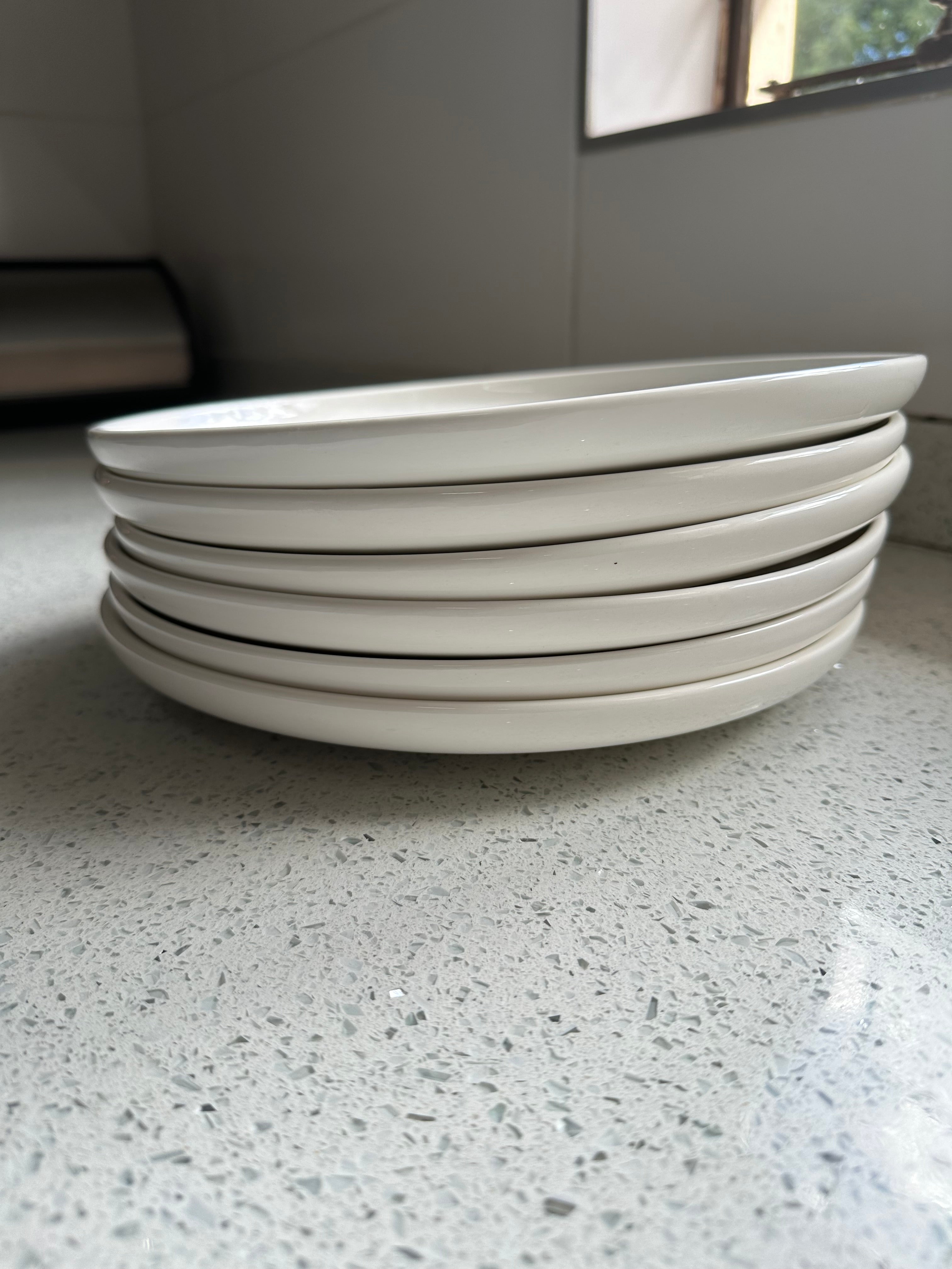 X6 Round white plates