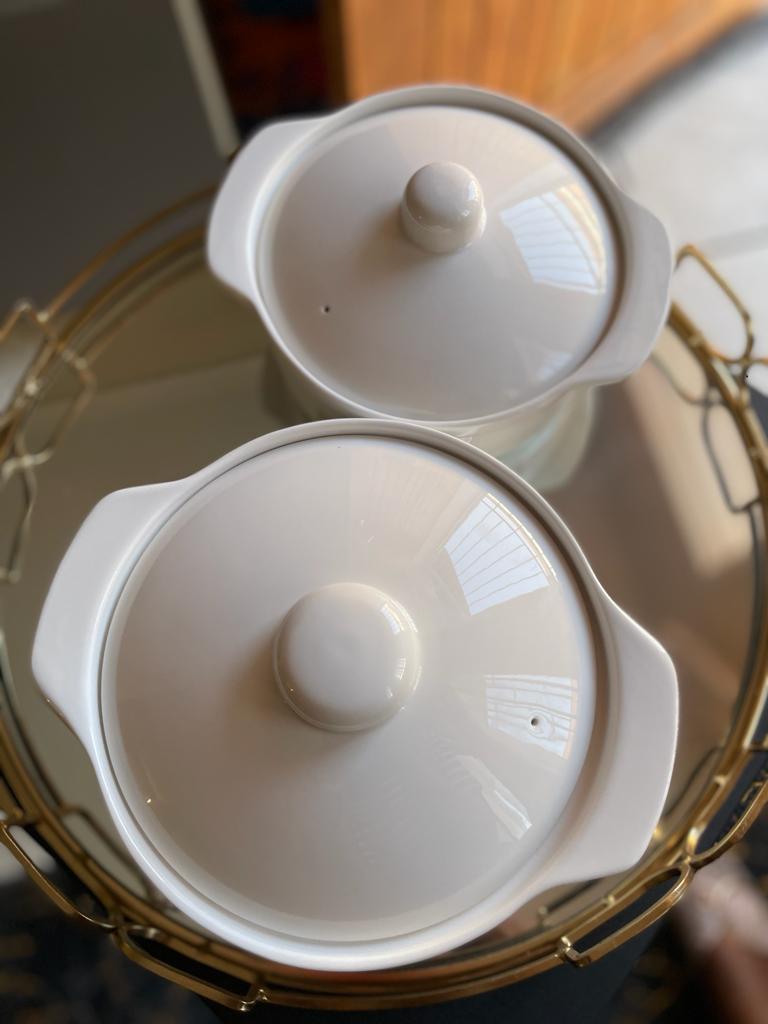 Small white  salad bowls with lids (X2)