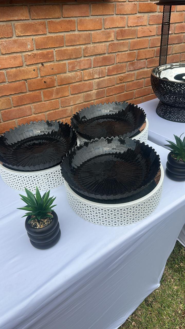 X3 BLACK SALAD BOWLS