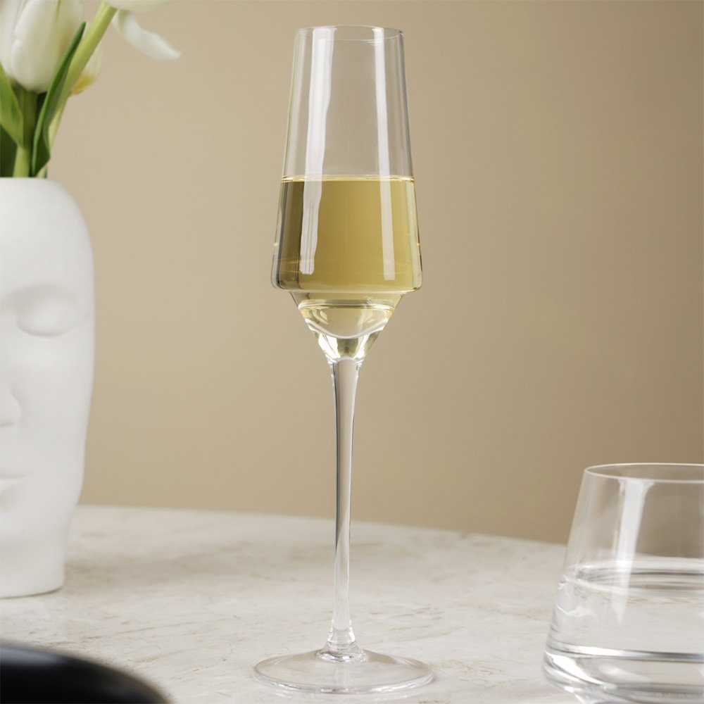 Set of 4 Vumbi champagne glasses on table – Be Classic Homeware SA